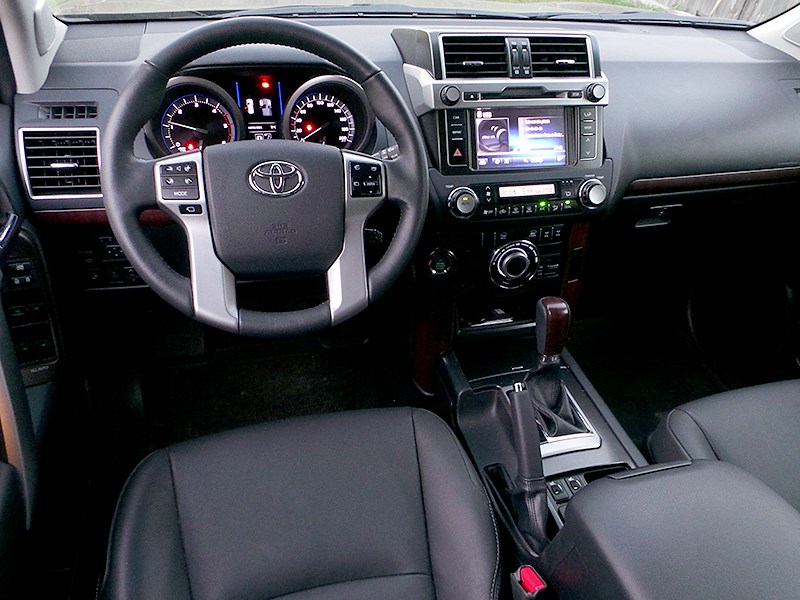 Toyota Land Cruiser Prado 2014 салон
