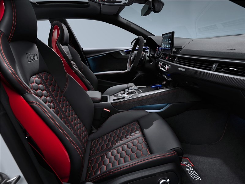 Audi RS5 Sportback 2020 передние кресла