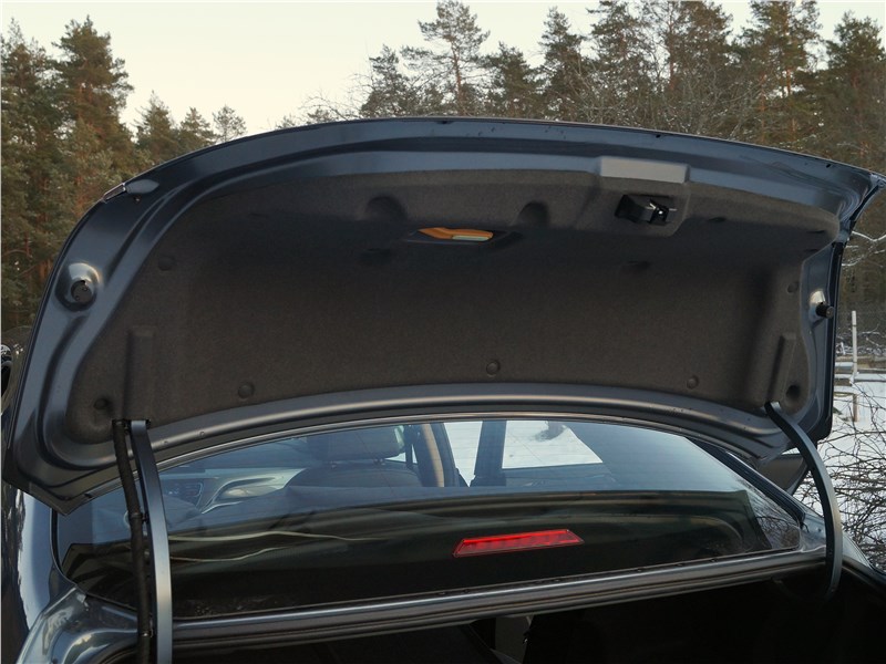 Geely Emgrand 7 2019 крышка багажника