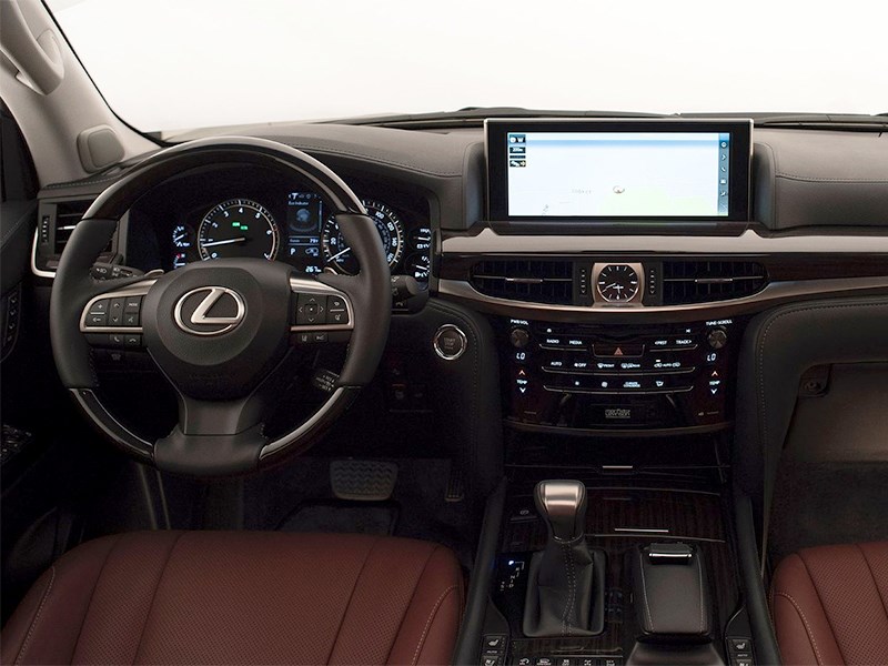 Lexus LX 2016 салон