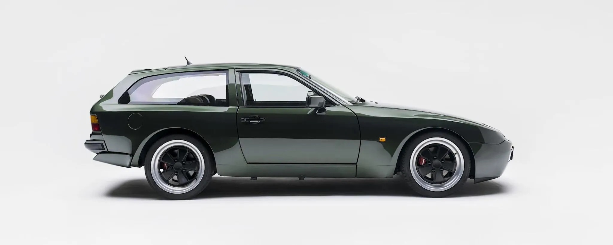 Анонс тест-драйва Porsche 944 превратили в уникальный универсал