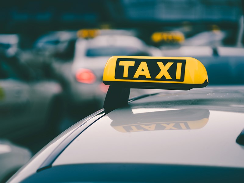 Анонс тест-драйва Стоимость такси в России перешло психологическую отметку. Средний тариф превысил 50 рублей за километр