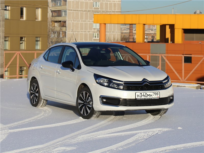 Анонс тест-драйва CITROEN C4 УХАЖИВАЕТ ЗА ДЕВУШКАМИ С ФРАНЦУЗСКИМ ШАРМОМ