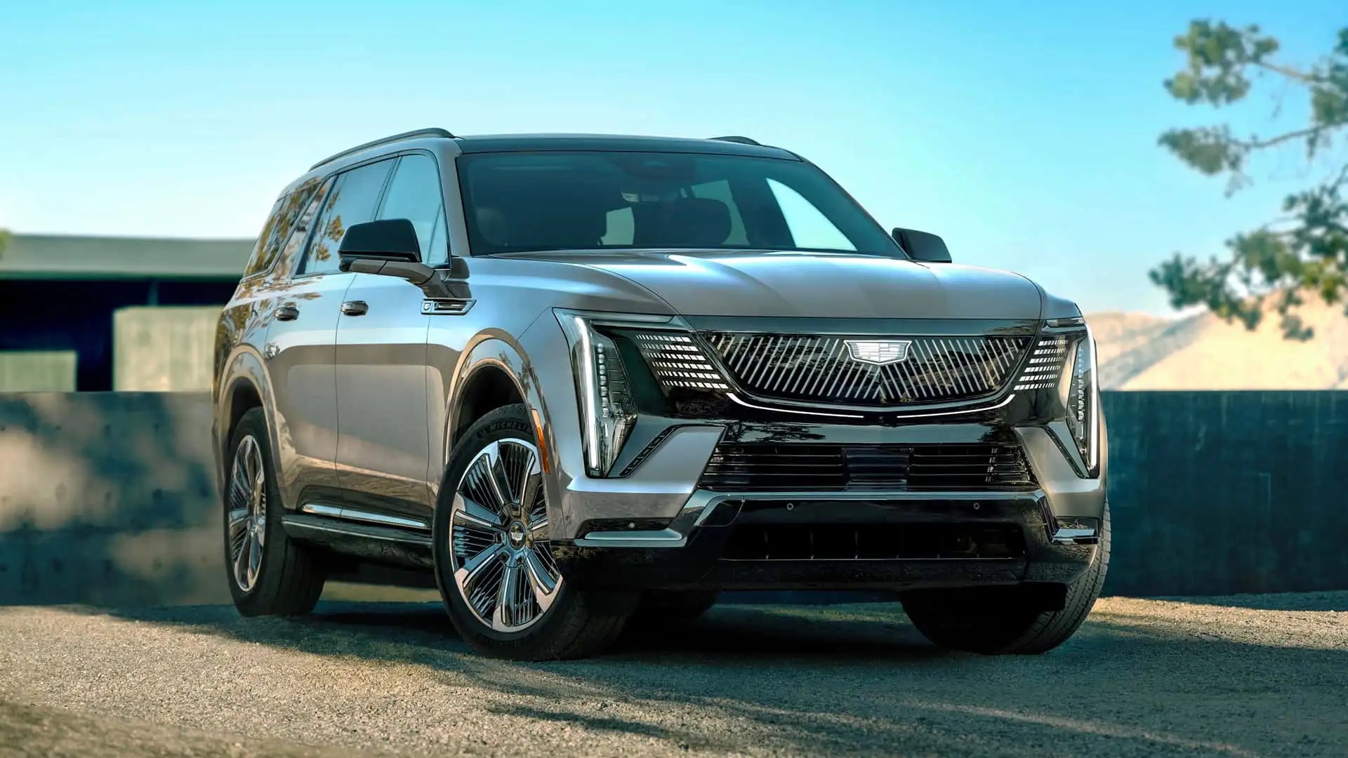 Анонс тест-драйва Cadillac представил удлиненную версию электрического внедорожника Escalade IQ