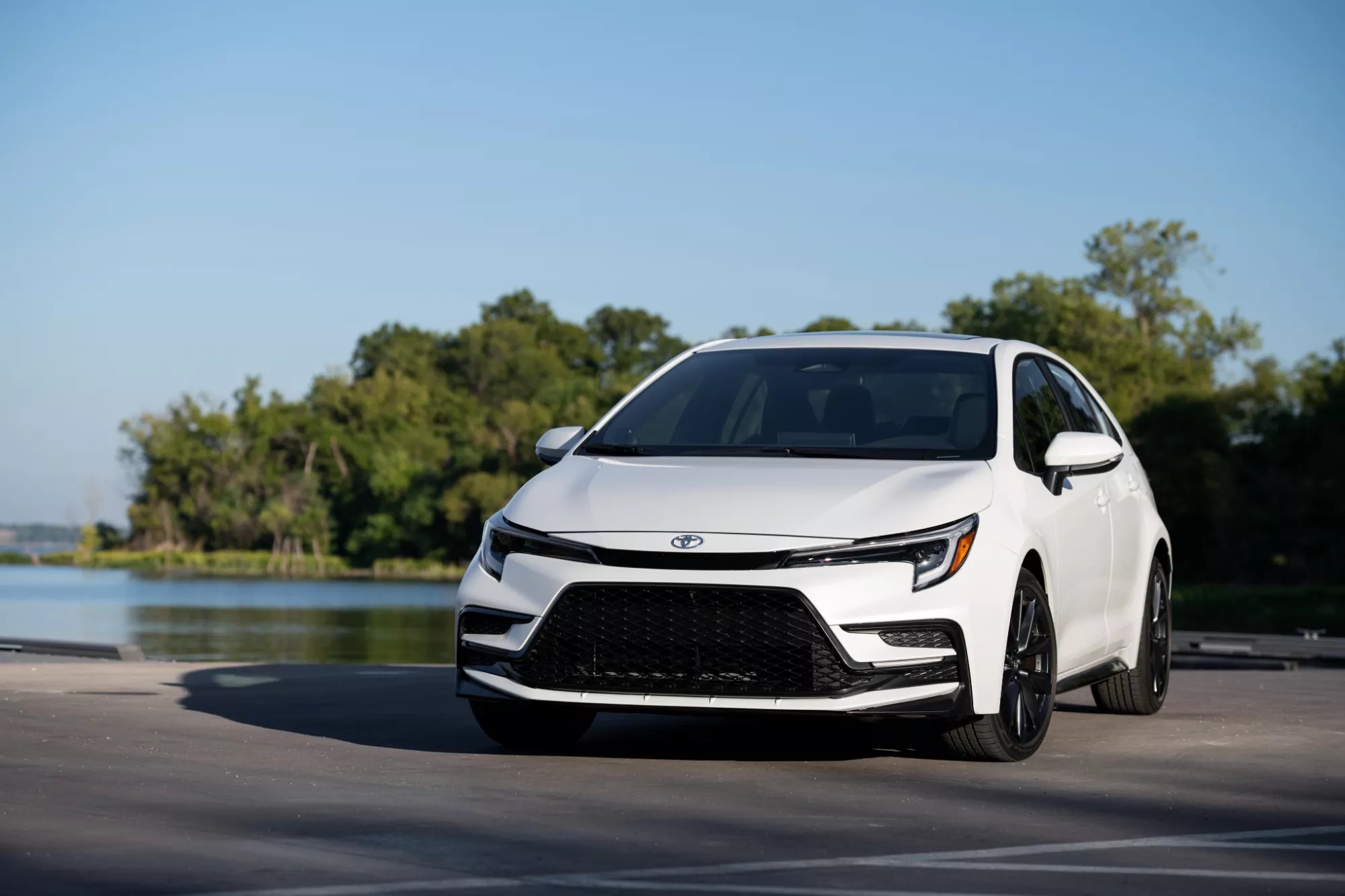Анонс тест-драйва Toyota обновила самую доступную модель в линейке