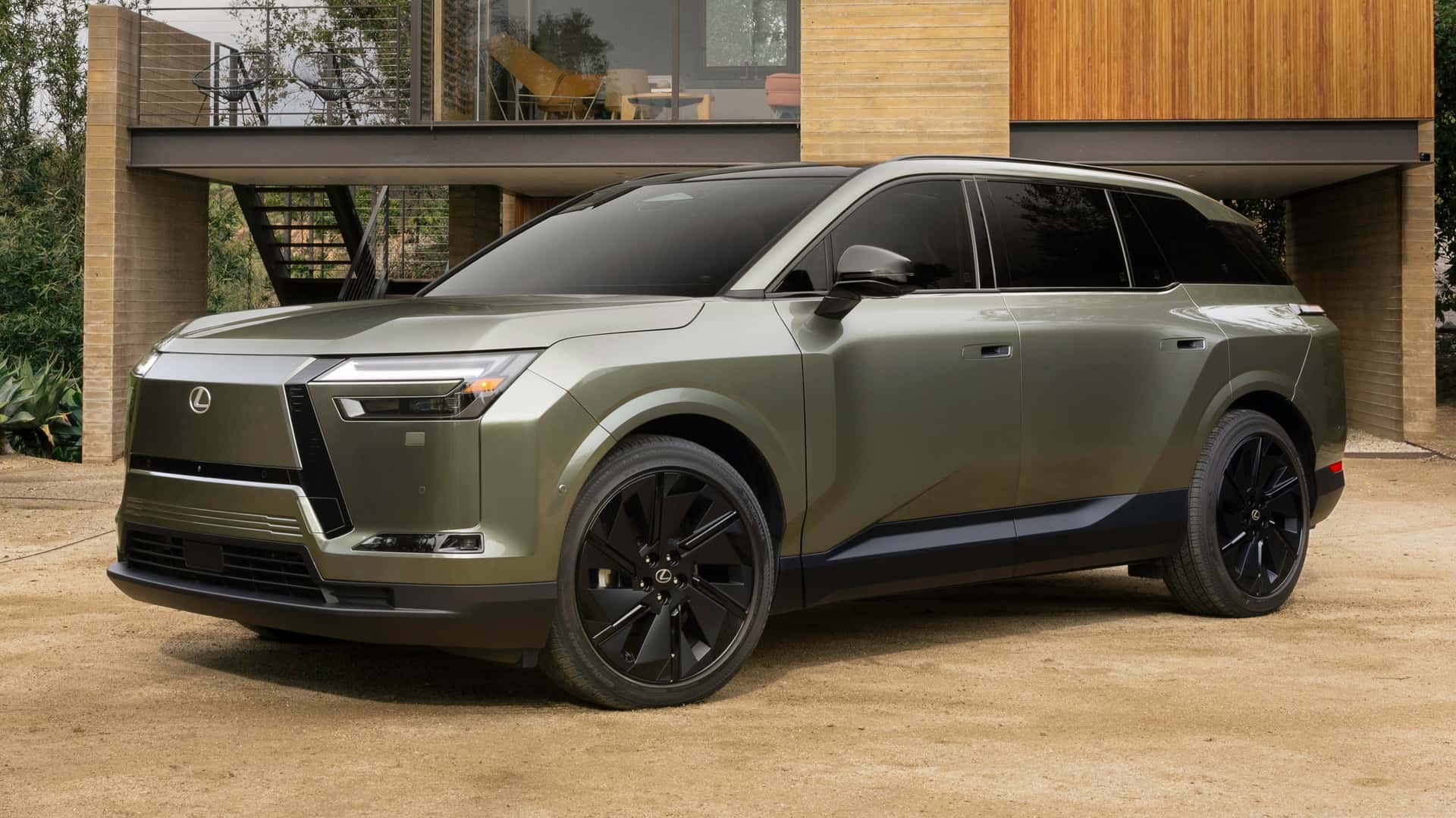 Анонс тест-драйва Lexus представил новый большой электрокроссовер TZ с имитацией работы V10