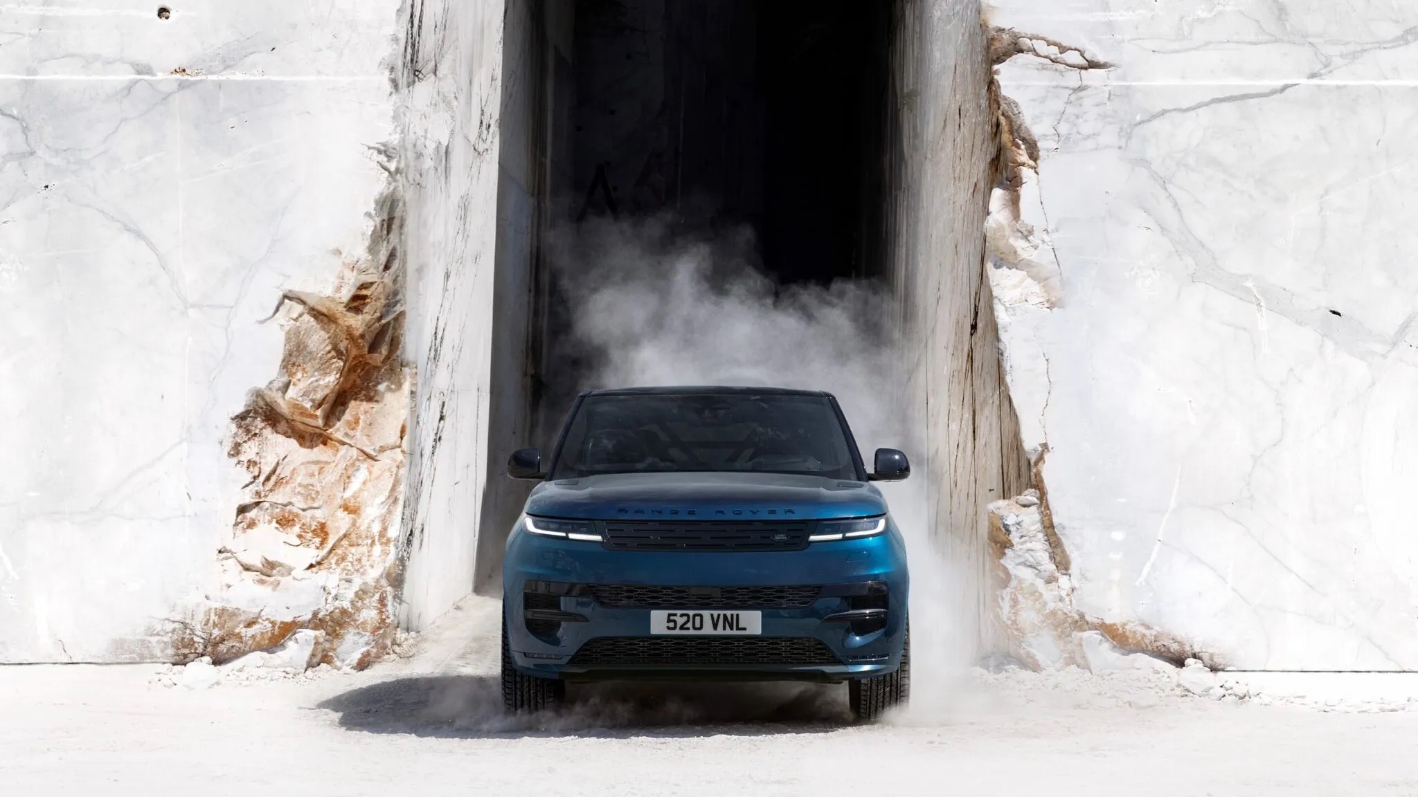Анонс тест-драйва Электрический Range Rover Sport получил 542 силы и разгон до 100 км/ч за 4.5 секунды