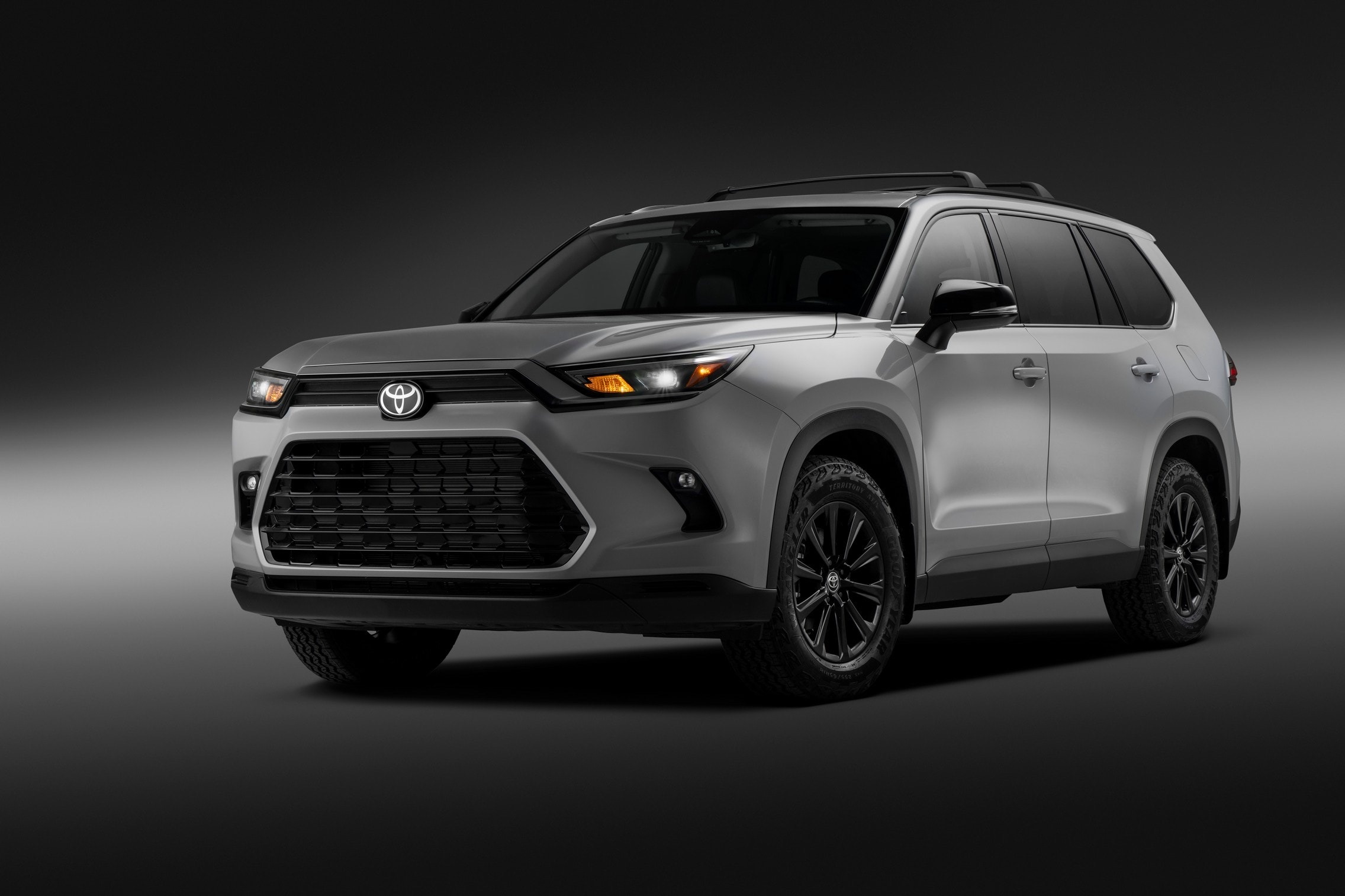 Анонс тест-драйва Toyota Grand Highlander получил новую внедорожную версию Woodland