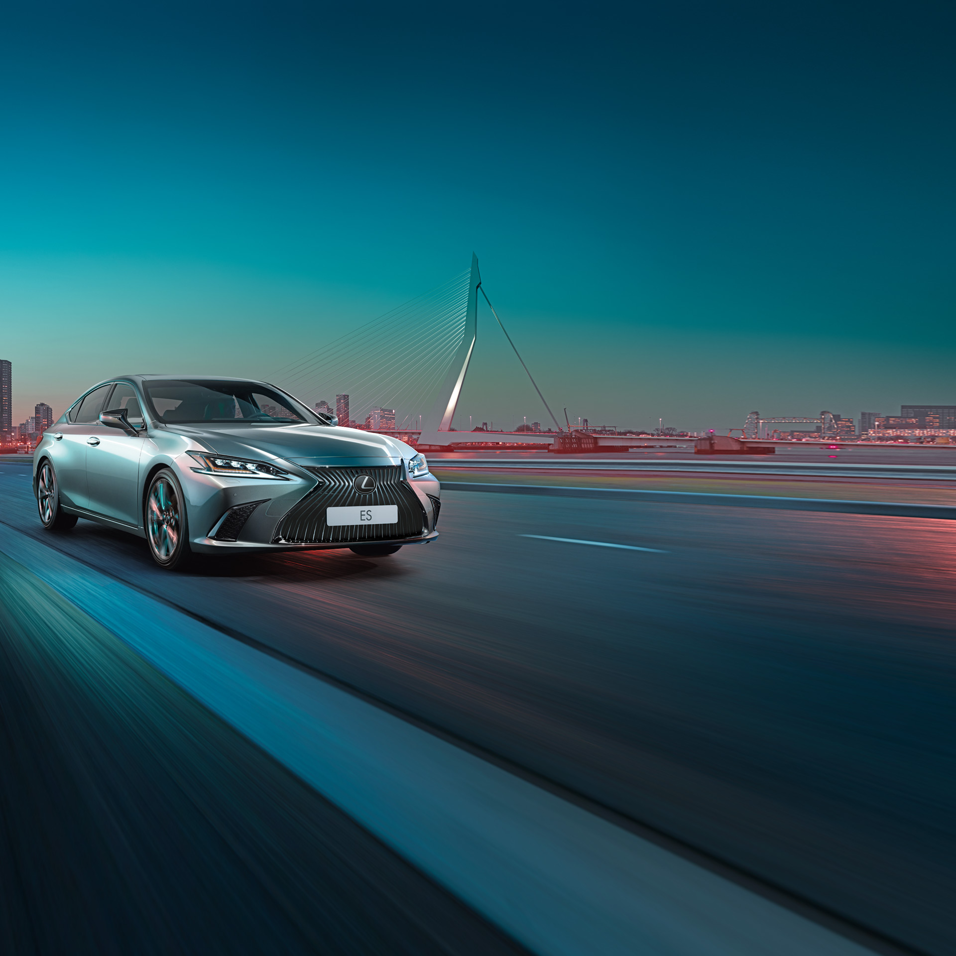 Анонс тест-драйва С какой стати Lexus ES старается за двоих