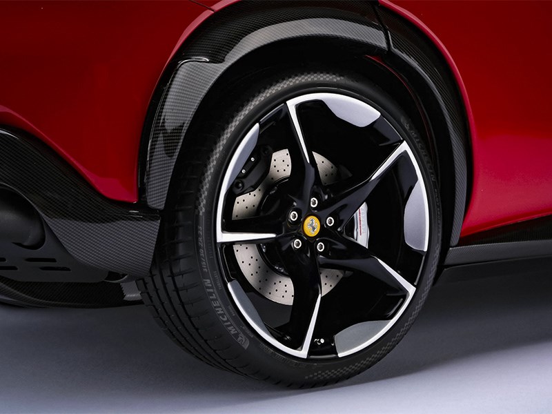 Анонс тест-драйва Ferrari откладывает запуск своего второго электромобиля из-за отсутствия спроса