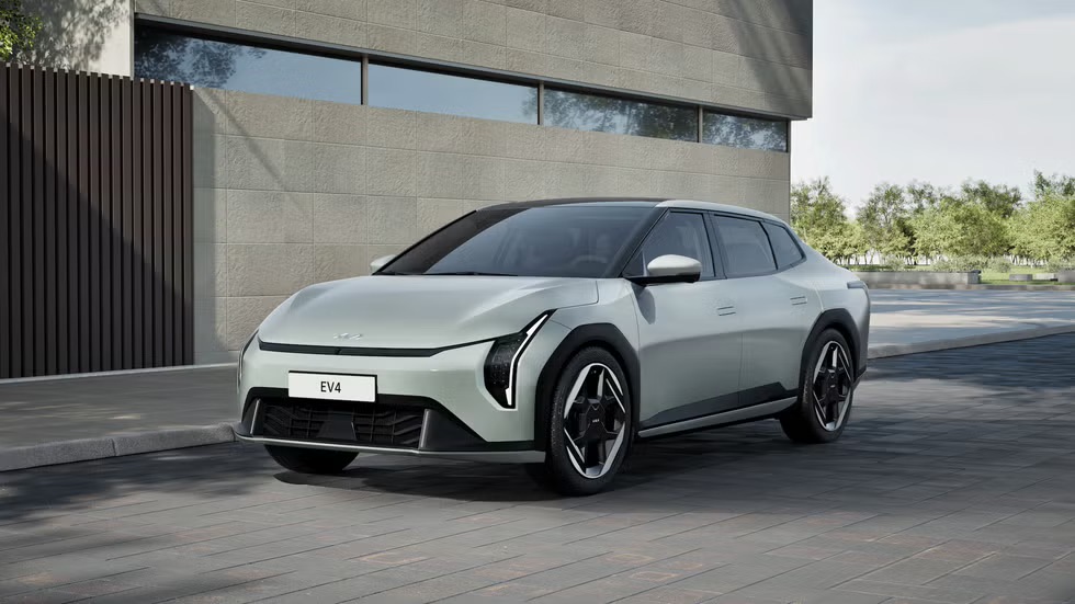 Анонс тест-драйва Kia представила серийную версию электрического седана EV4