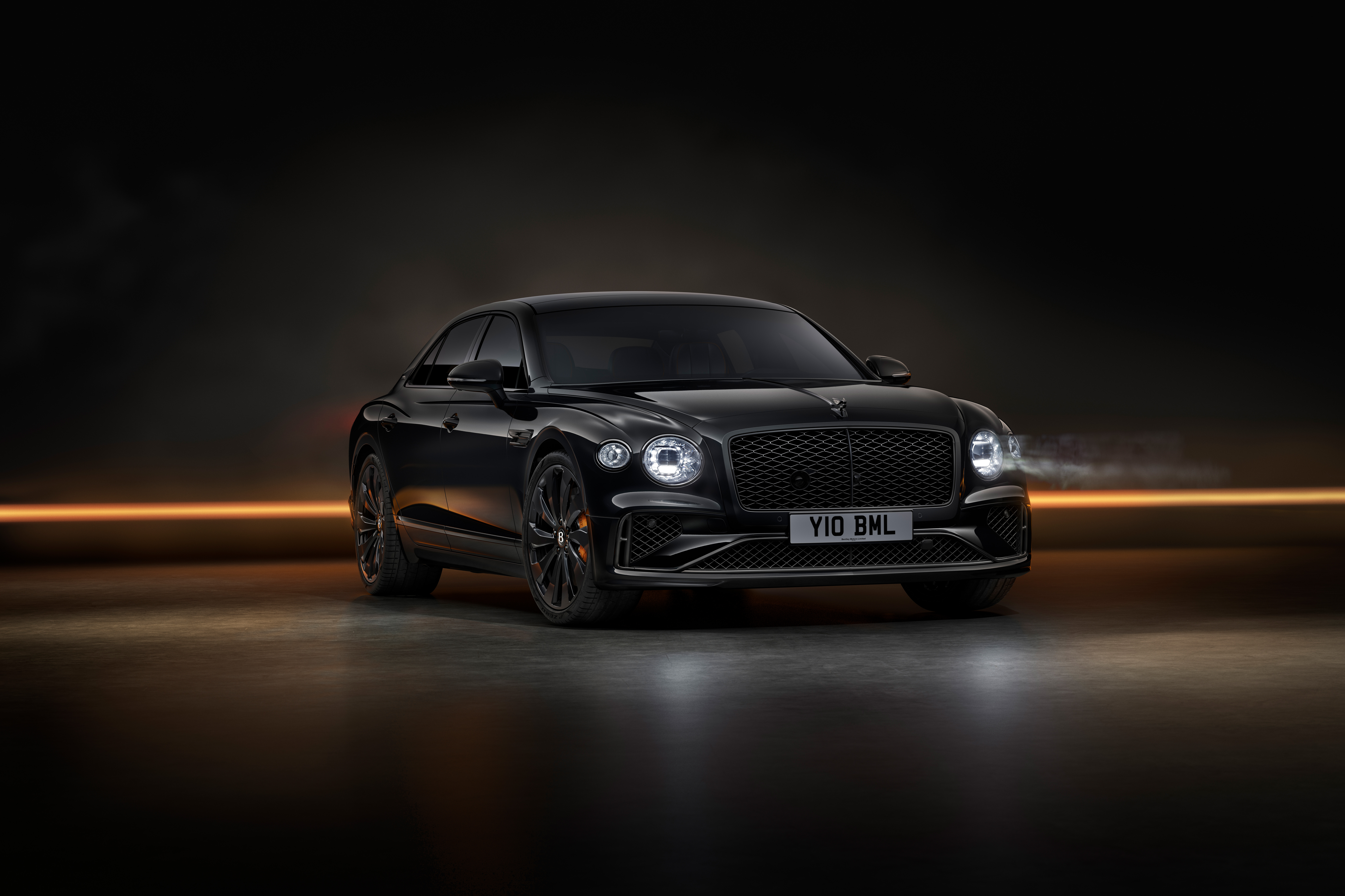 Анонс тест-драйва Bentley представила серию Black Edition для Continental GT Speed и Flying Spur