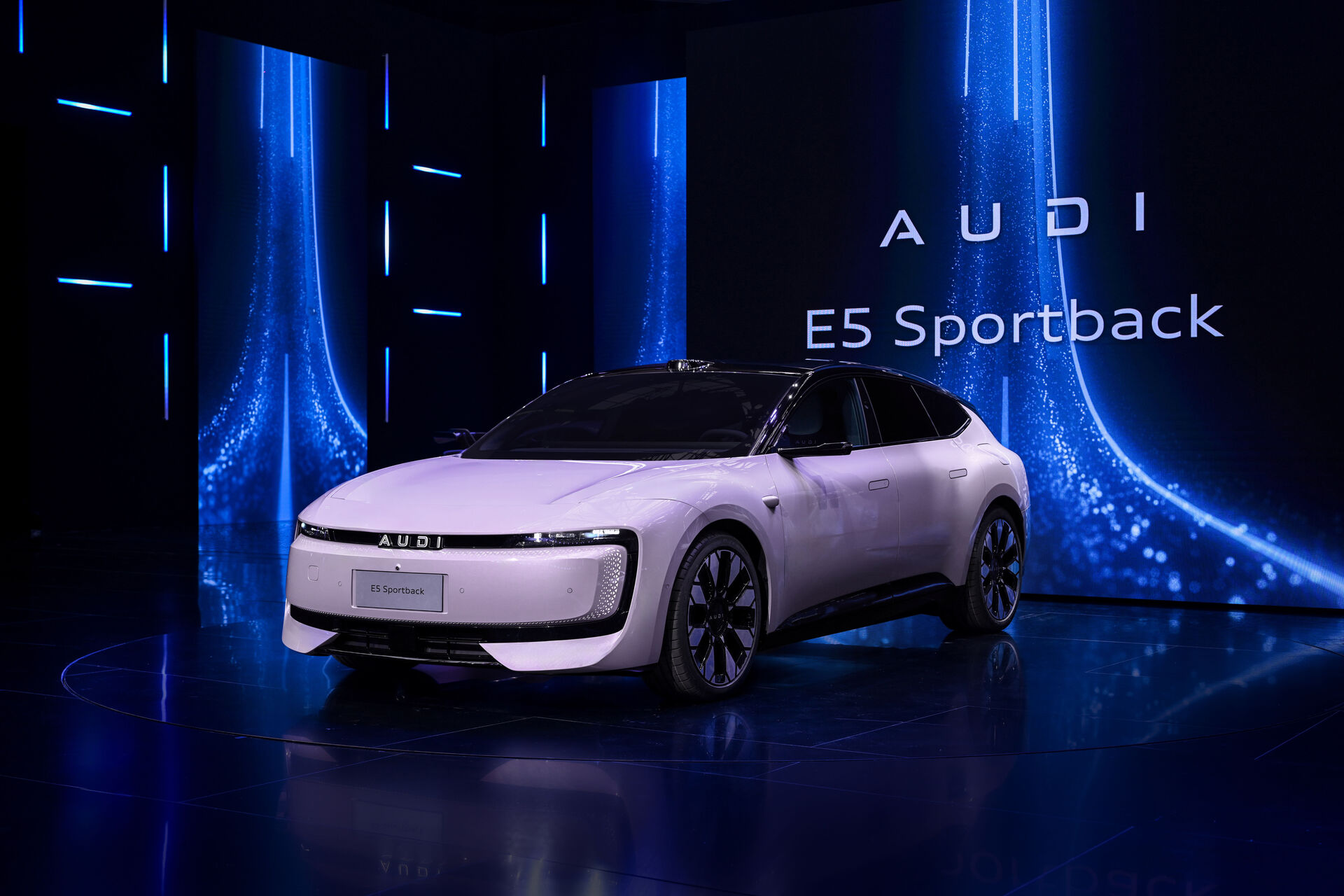Анонс тест-драйва Суббренд Audi показал свою первую серийную модель