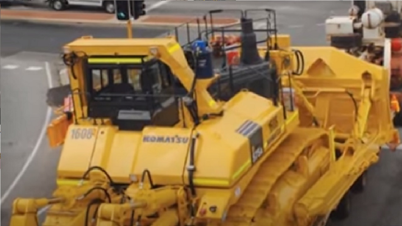 Анонс видео-теста Мотогенез 003: Komatsu D575A, гигантский бульдозер