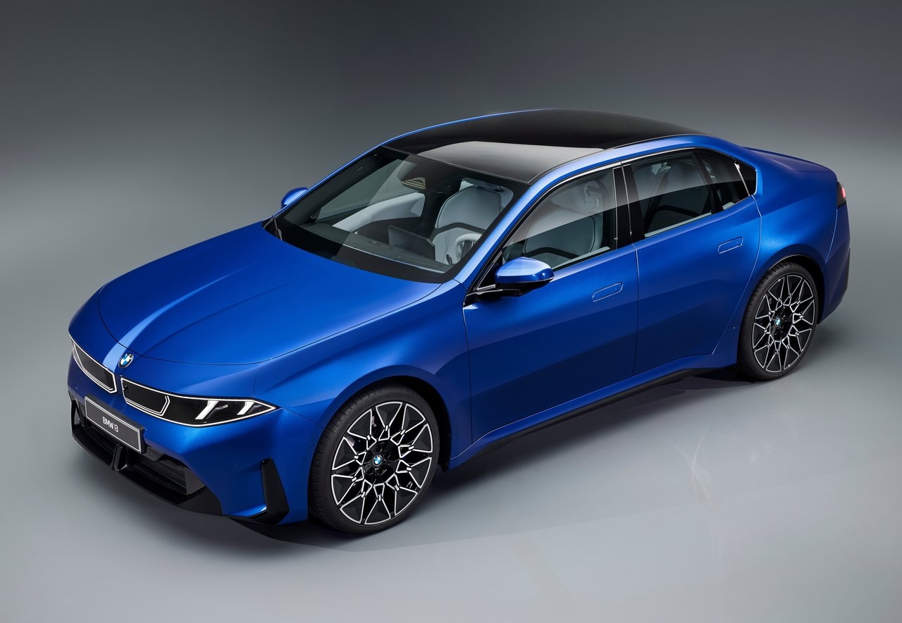 Анонс тест-драйва BMW представил электрический седан i3 с запасом хода 900 км