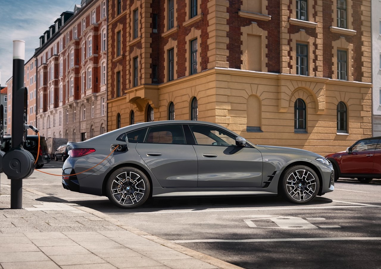 Анонс тест-драйва BMW готовит электрическое купе i4