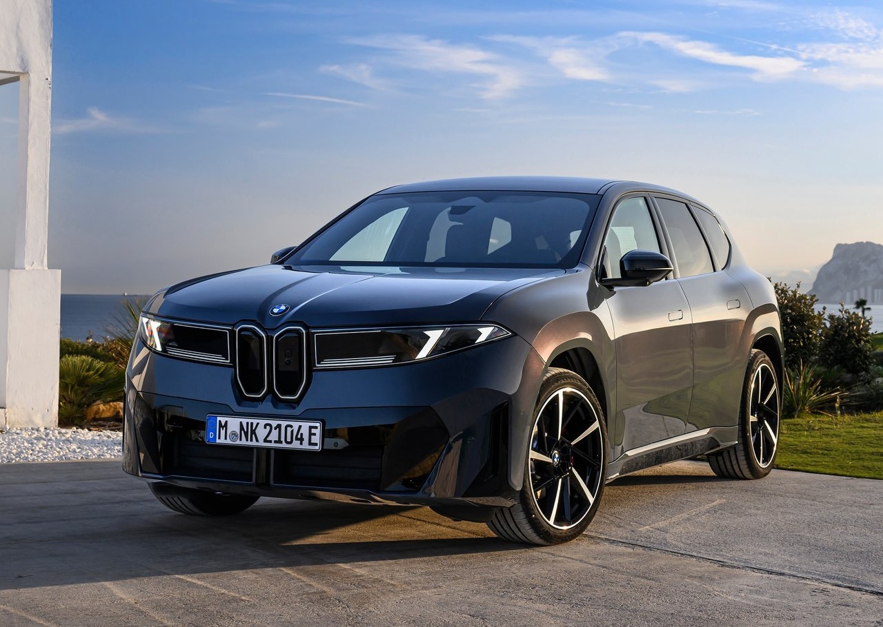 Анонс тест-драйва BMW отзывает тысячи новых iX3 из-за риска удара током и проблем с подушками безопасности