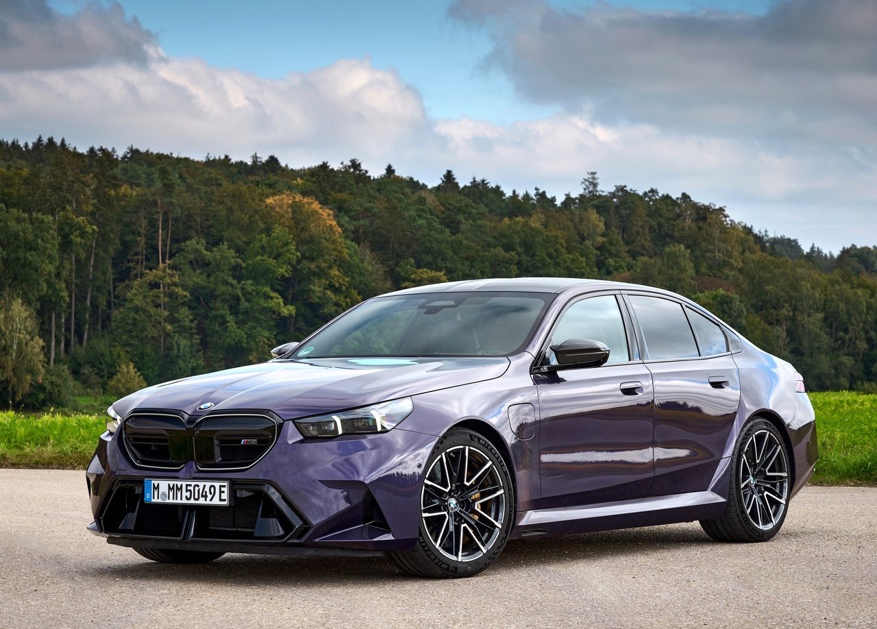 Анонс тест-драйва BMW неожиданно вернул себе лидерство в российском премиум-сегменте