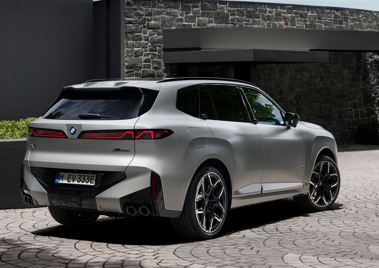 Анонс тест-драйва BMW объяснил отказ от фирменной двери в новом X5