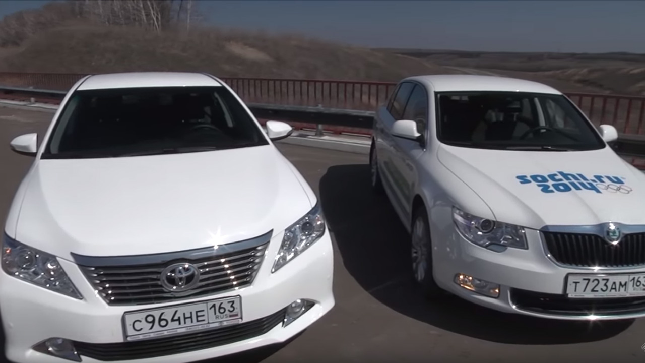 Анонс видео-теста Тест-драйв Toyota Camry против Skoda Superb. Сравнение "больших"!
