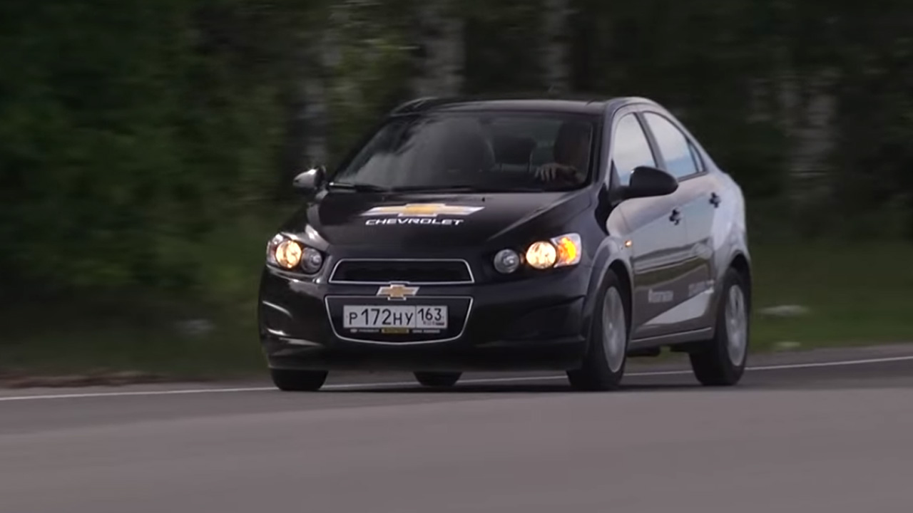 Тест драйвы автомобилей видео. Тест драйв Шевроле Авео. Chevrolet Aveo тест. Тест драйв Шевроле Авео за рулем. Тест драйв Шевроле авиа двух дверный.