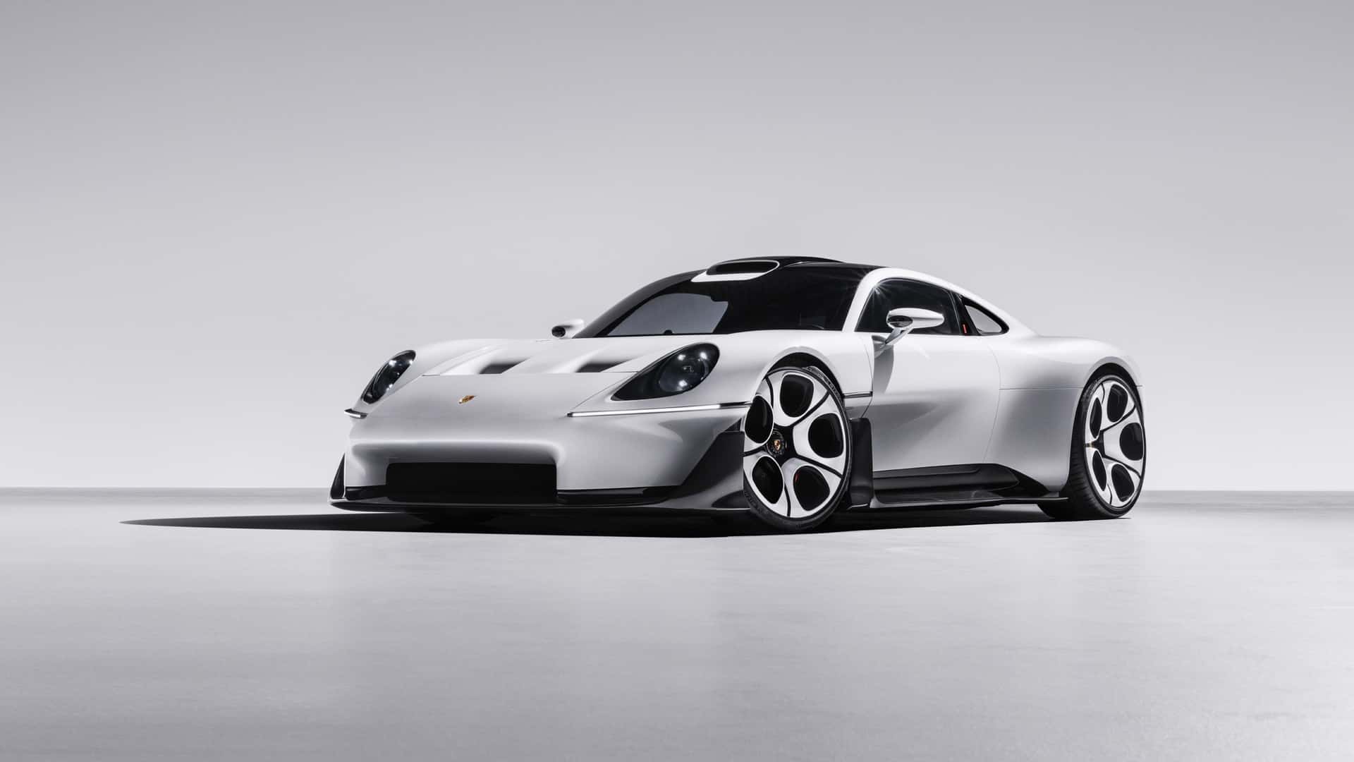 Анонс тест-драйва Porsche отказался от электрического суперкара