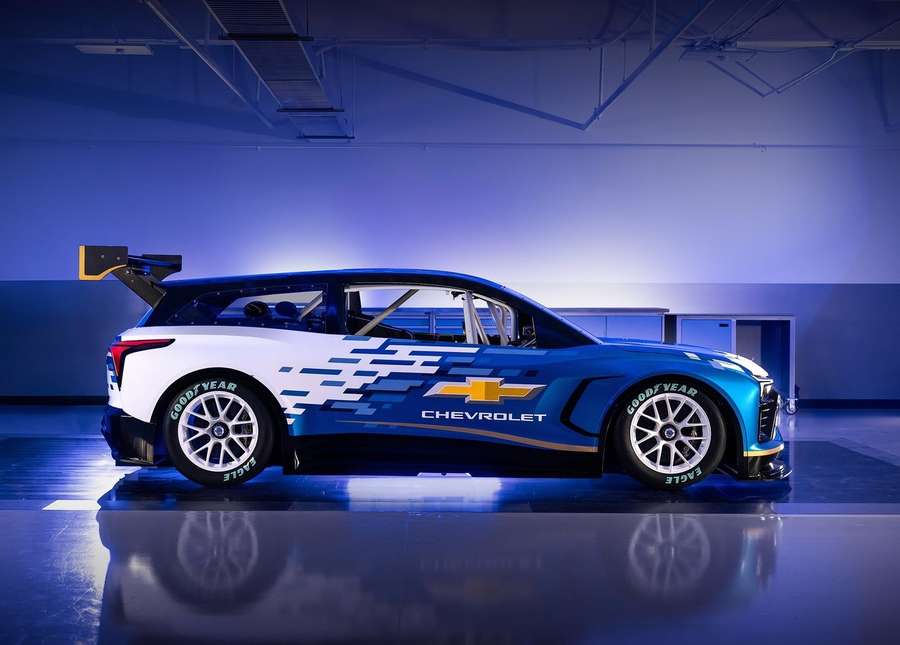 Анонс тест-драйва Chevrolet готовит электрический кроссовер Camaro 