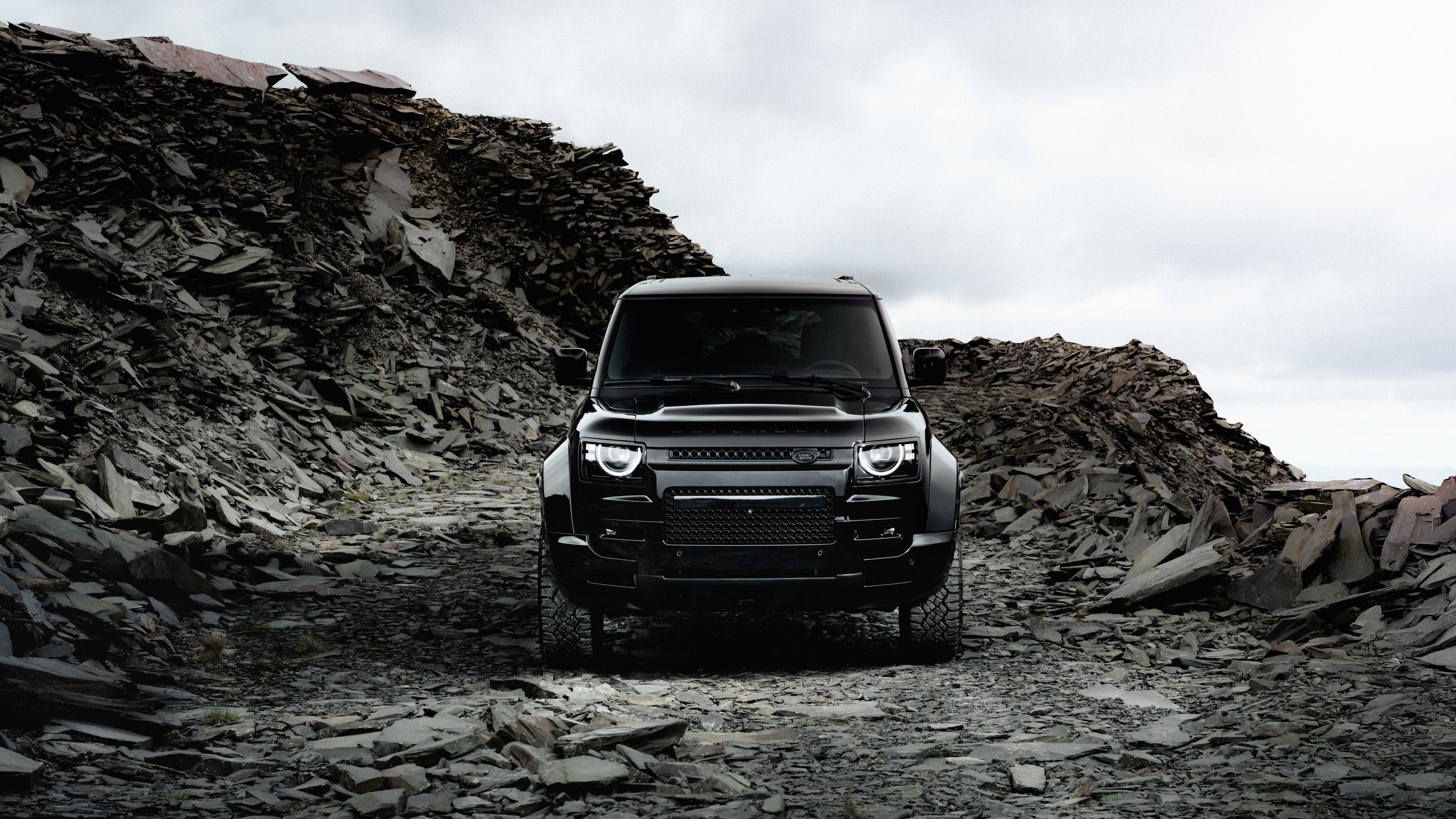 Анонс тест-драйва Land Rover представил самый черный Defender 