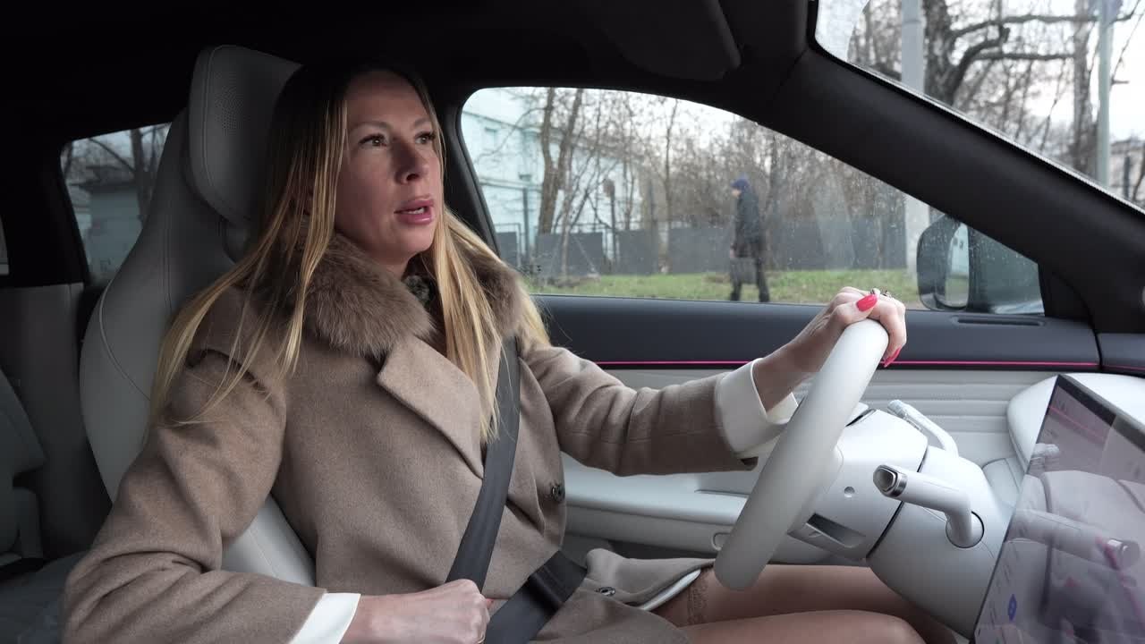 СНОВА ПОВЫШАЕТСЯ УТИЛЬ! Новая Волга и новый Москвич