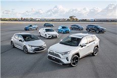 Toyota тормозит