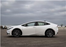 Toyota отзывает десятки тысяч Prius из-за риска внезапного открытия дверей