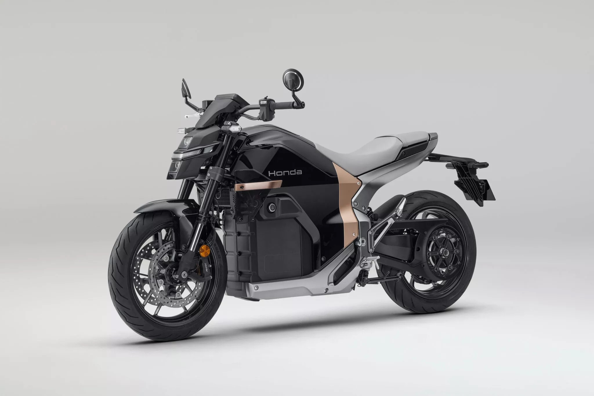 Анонс тест-драйва Honda представила электробайк WN7 с запасом хода 130 км