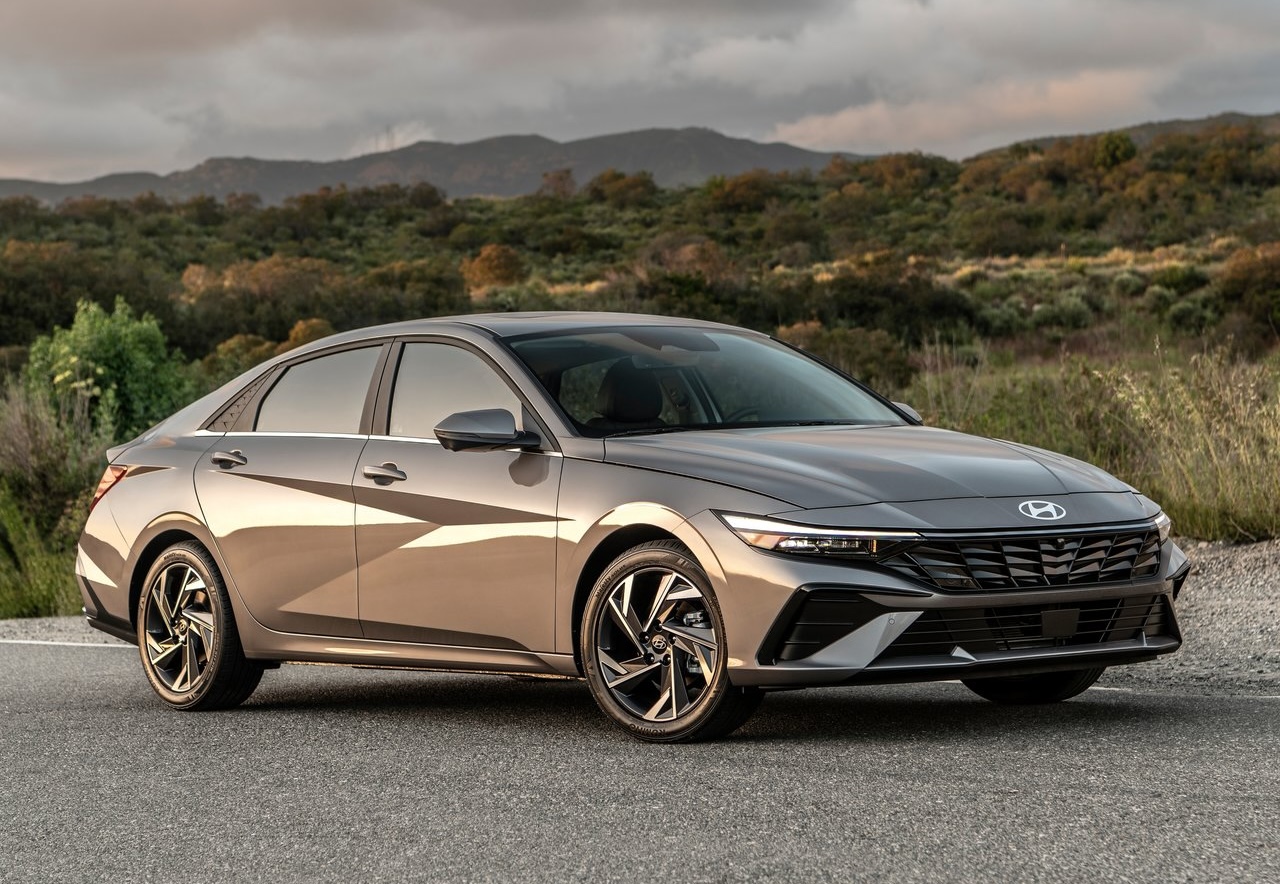 Анонс тест-драйва Hyundai Elantra изменится до неузнаваемости