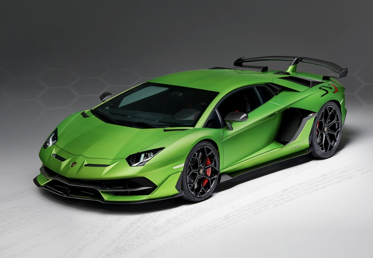 Анонс тест-драйва В Lamborghini Aventador заметили дешевые детали производства Ford