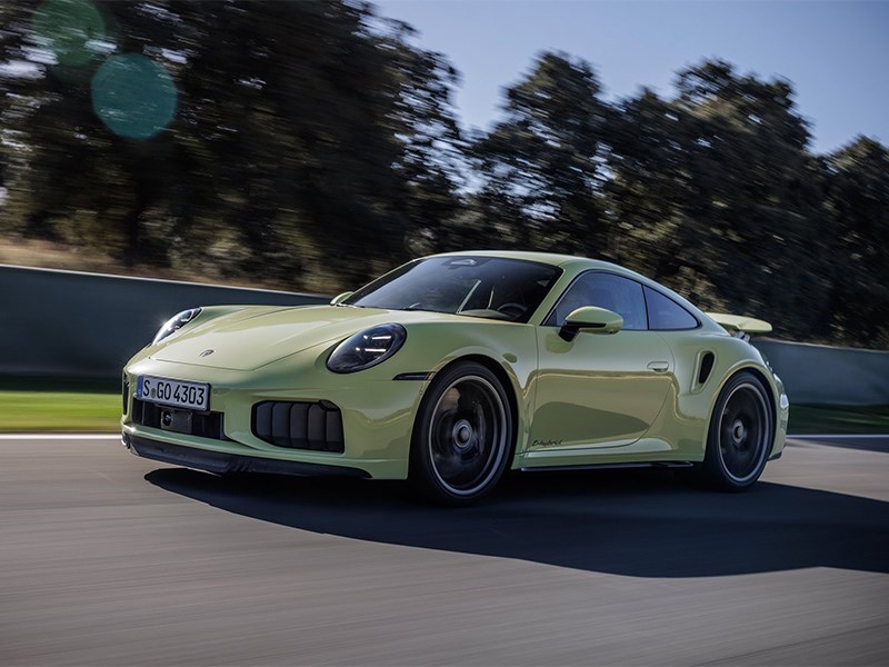 Анонс тест-драйва Porsche не спешит прощаться с бензином