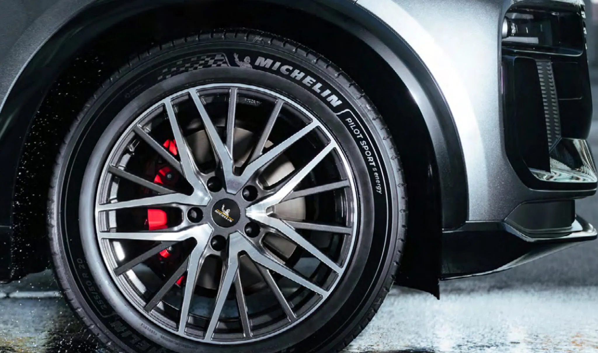 Анонс тест-драйва Michelin представила новые шины для электромобилей, которые позволят заметно увеличить запас хода