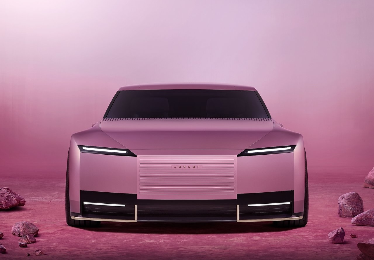 Анонс тест-драйва Кибератака парализовала Jaguar Land Rover. Заводы стоят, а дилеры работают «по-старинке»