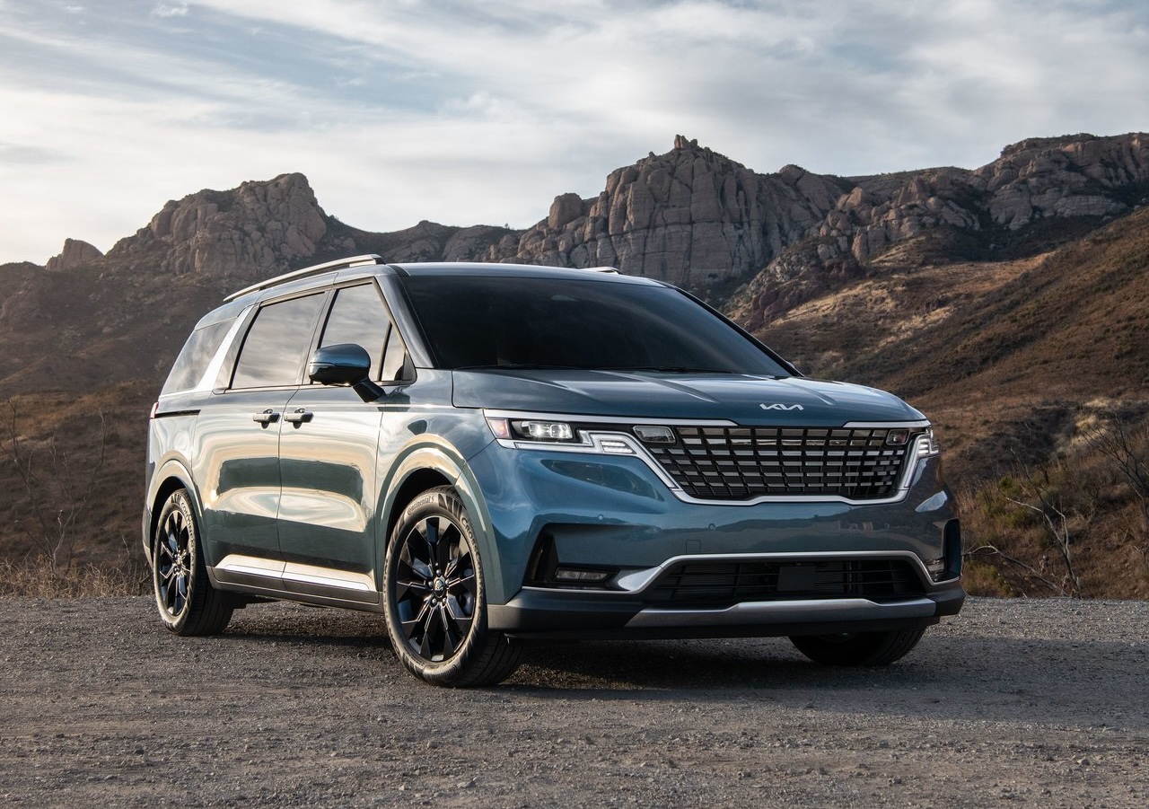 Анонс тест-драйва Kia Carnival оказался в центре судебного спора из-за сдвижных дверей