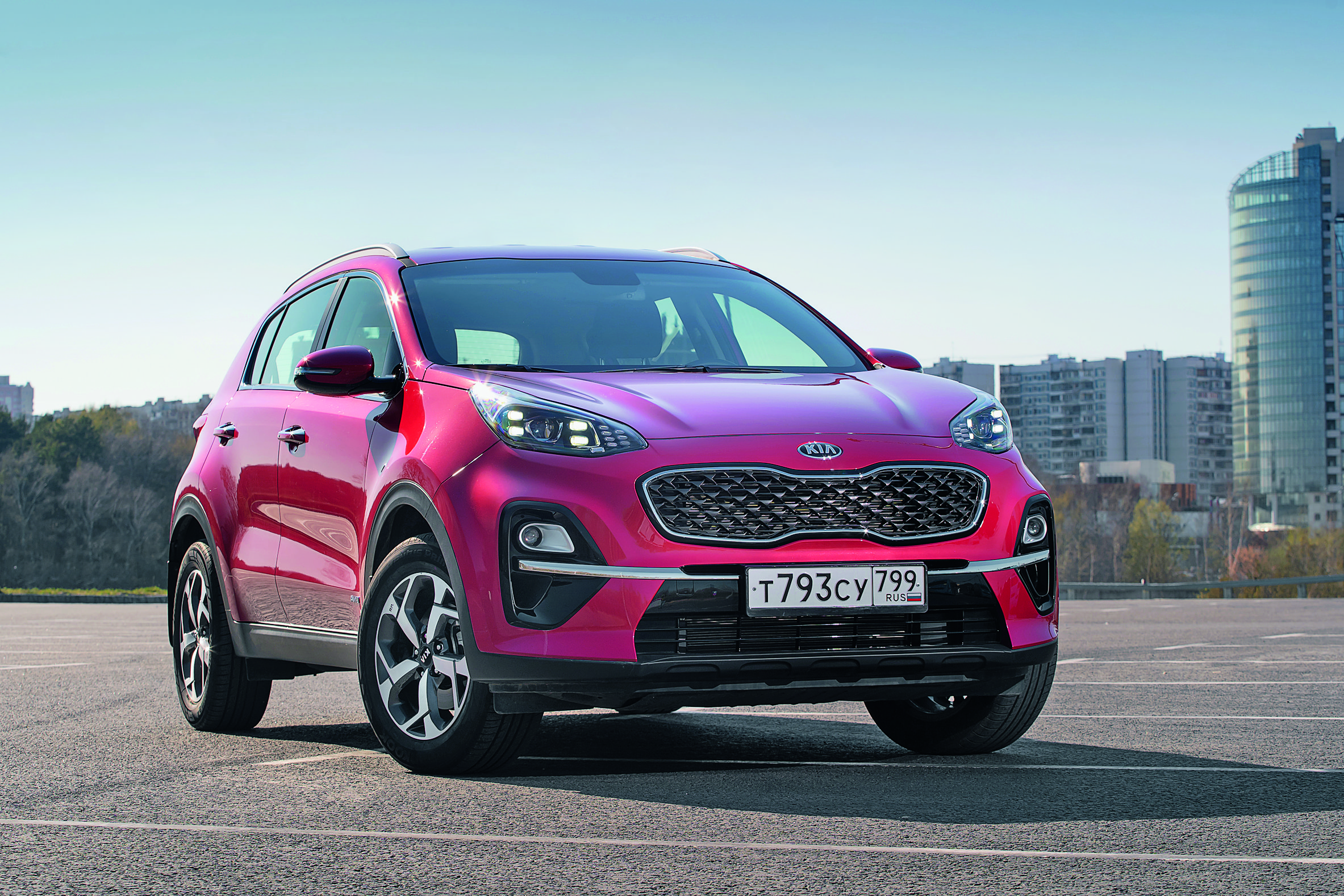 Анонс тест-драйва KIA Sportage в роли коммуникатора для переговоров 