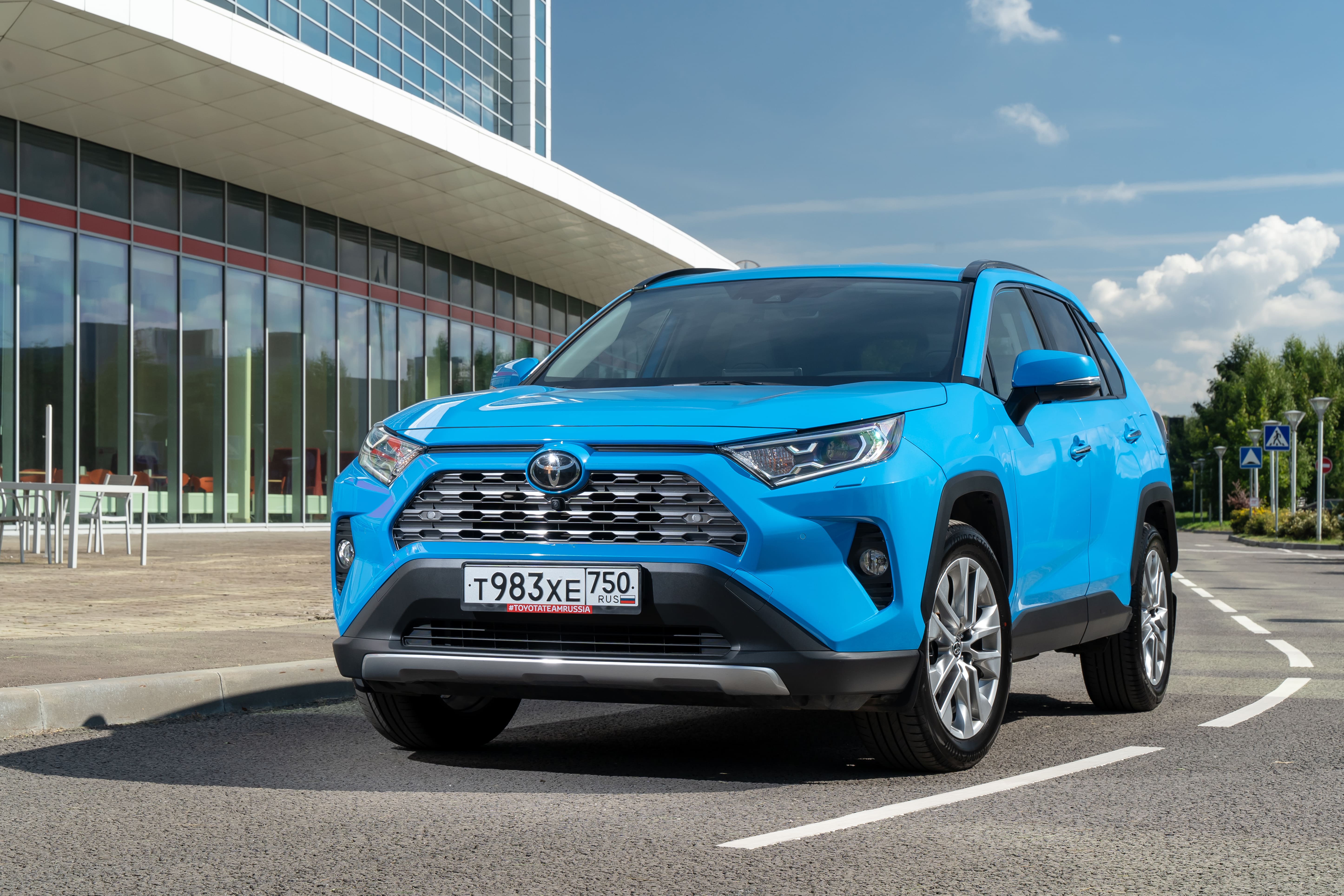 Подкаст ИЗУЧАЕМ ХАРИЗМУ TOYOTA RAV4 ВСЕМ ЖЕНСКИМ КОЛЛЕКТИВОМ