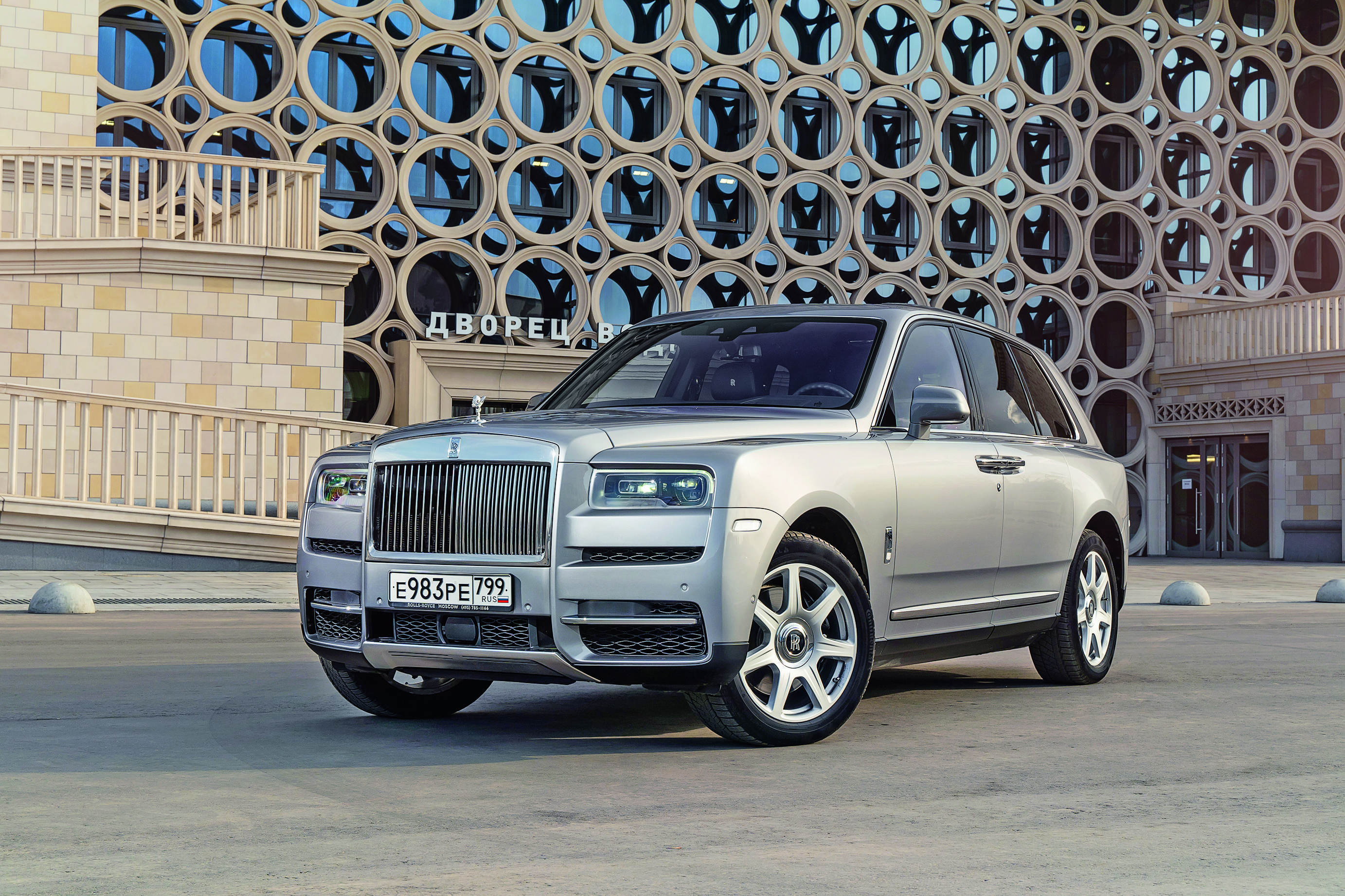 Анонс тест-драйва Rolls-Royce Cullinan – маркетинг или возвращение к истокам?