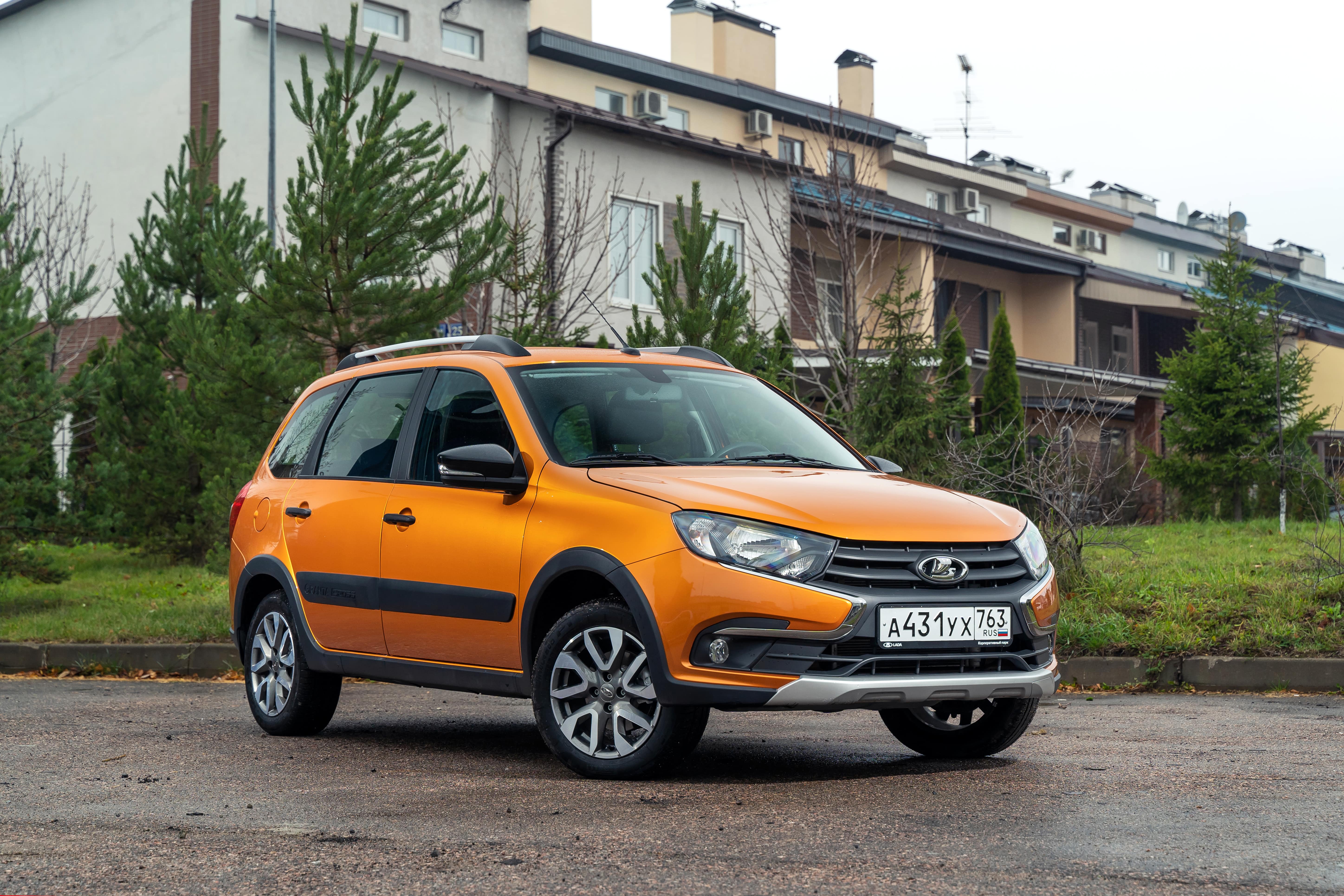 Анонс тест-драйва Lada Granta Cross показала, как стать обаятельной и привлекательной