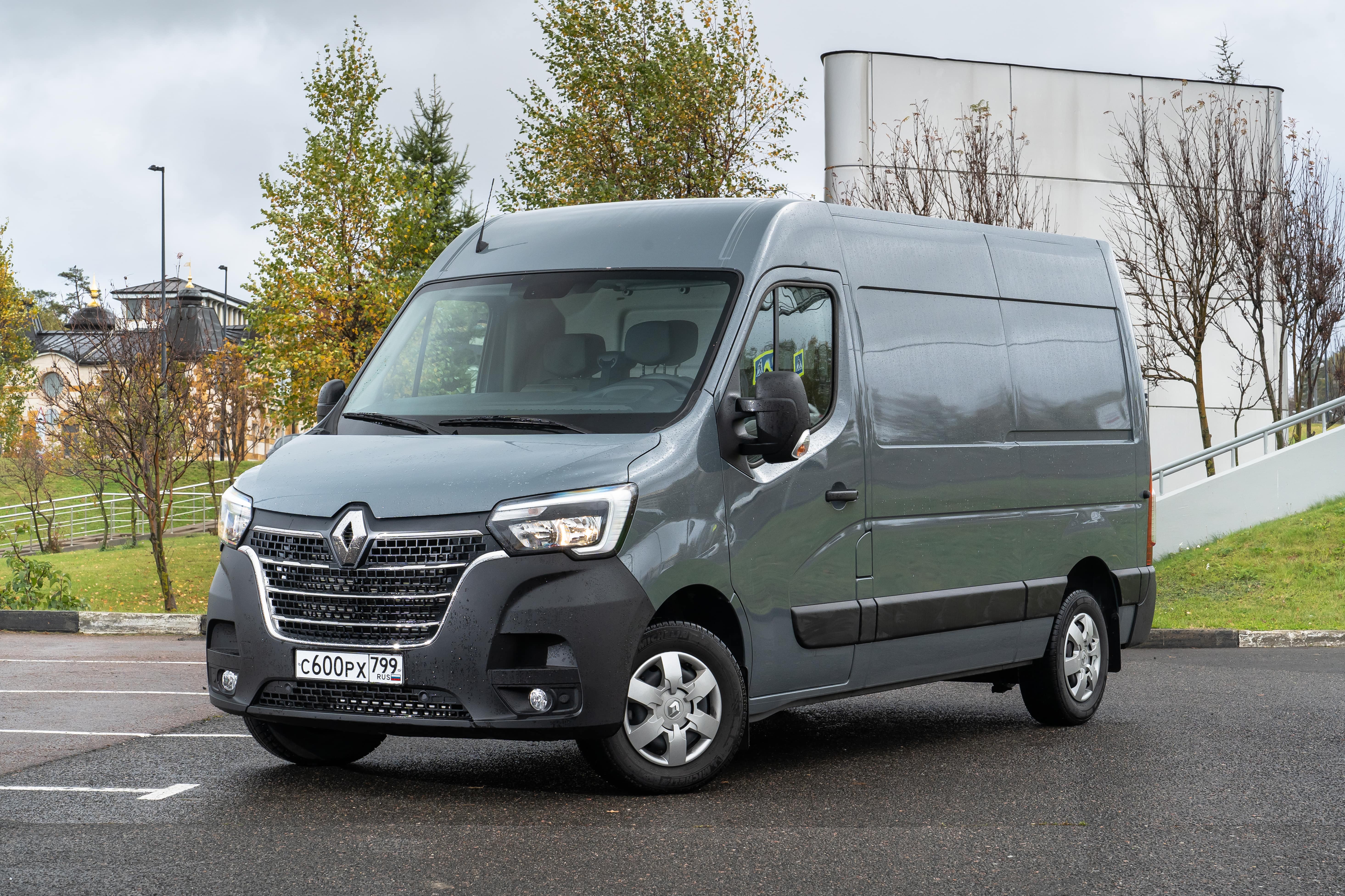 Подкаст После рестайлинга Renault Master стал более брутальным и практичным 