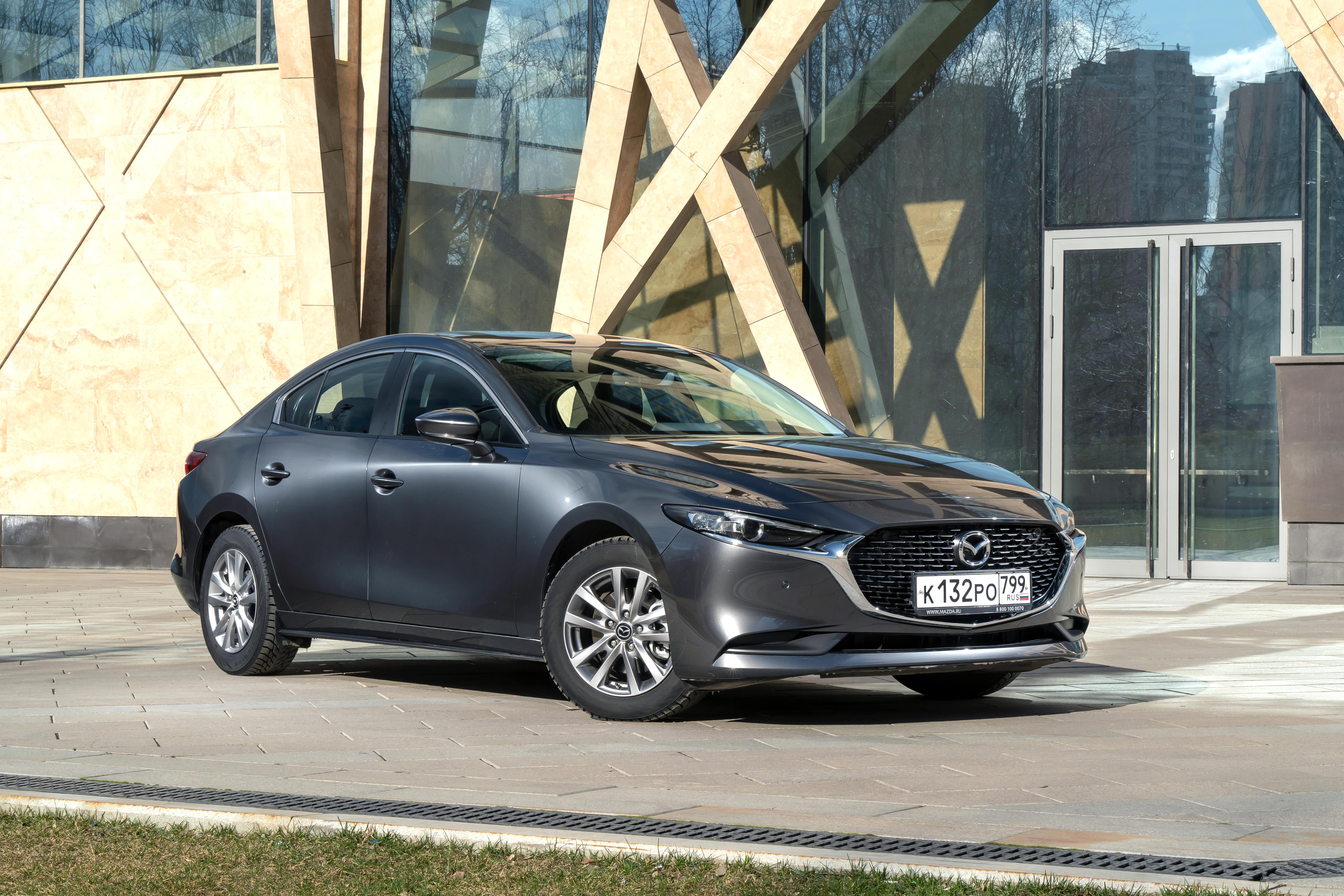 Анонс тест-драйва Mazda 3: жесткий драйв или поэзия с каллиграфией?