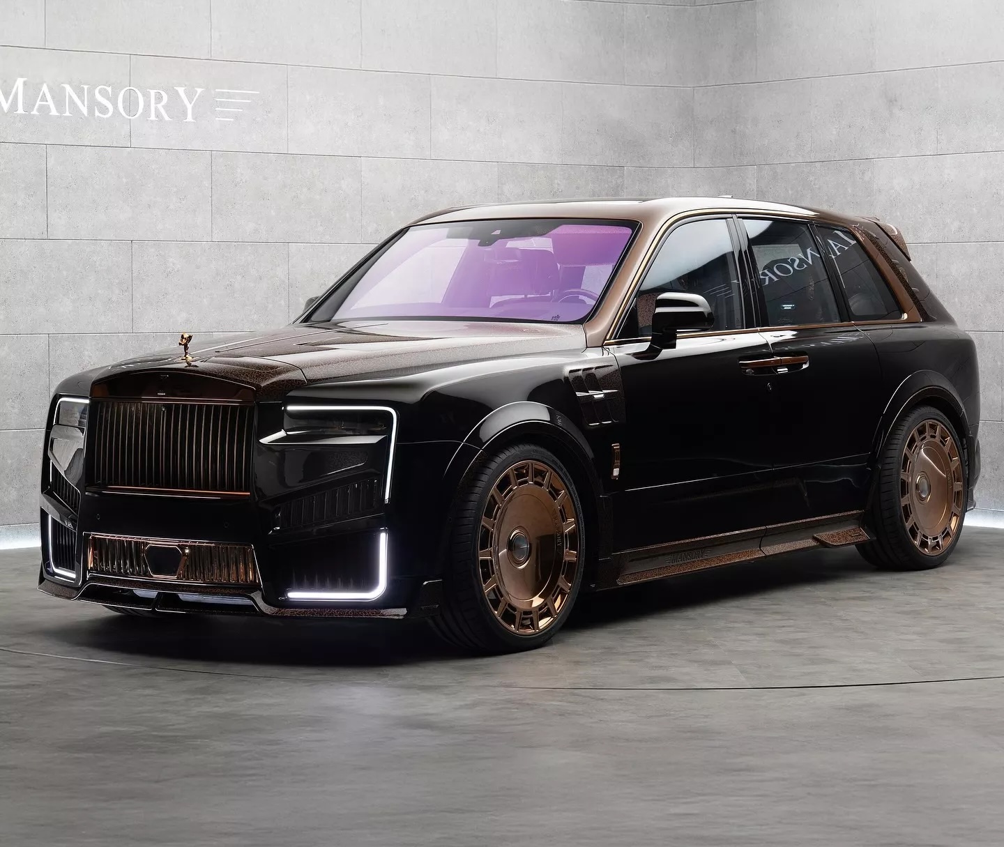 Анонс тест-драйва Mansory показал новое виденье Rolls-Royce Cullinan в арабском стиле 