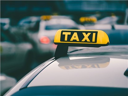 Анонс тест-драйва Стоимость такси в России перешло психологическую отметку. Средний тариф превысил 50 рублей за километр