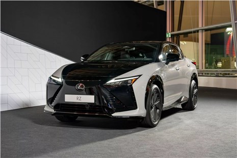Анонс тест-драйва Lexus представил обновленный электрический кроссовер RZ