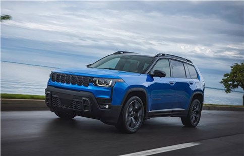 Анонс тест-драйва Jeep Cherokee в новой генерации получил гибридную силовую установку и премиальный интерьер