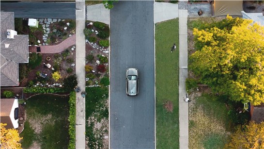 Анонс тест-драйва Toyota показала первые изображения нового RAV4