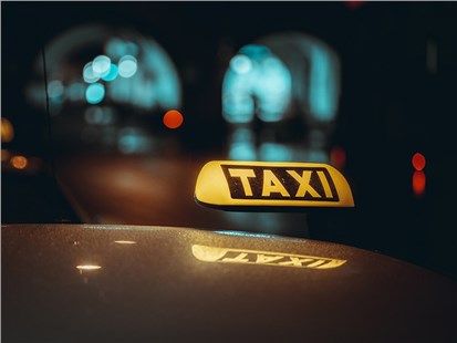 Анонс тест-драйва В России определили список автомобилей для работы в такси с 2026 года